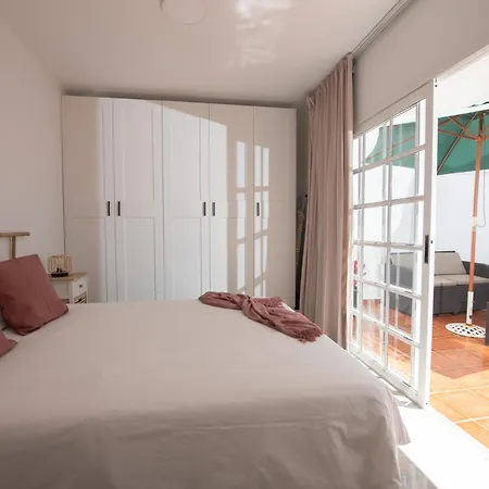 Apartamento Comfortable Centric Steps From The